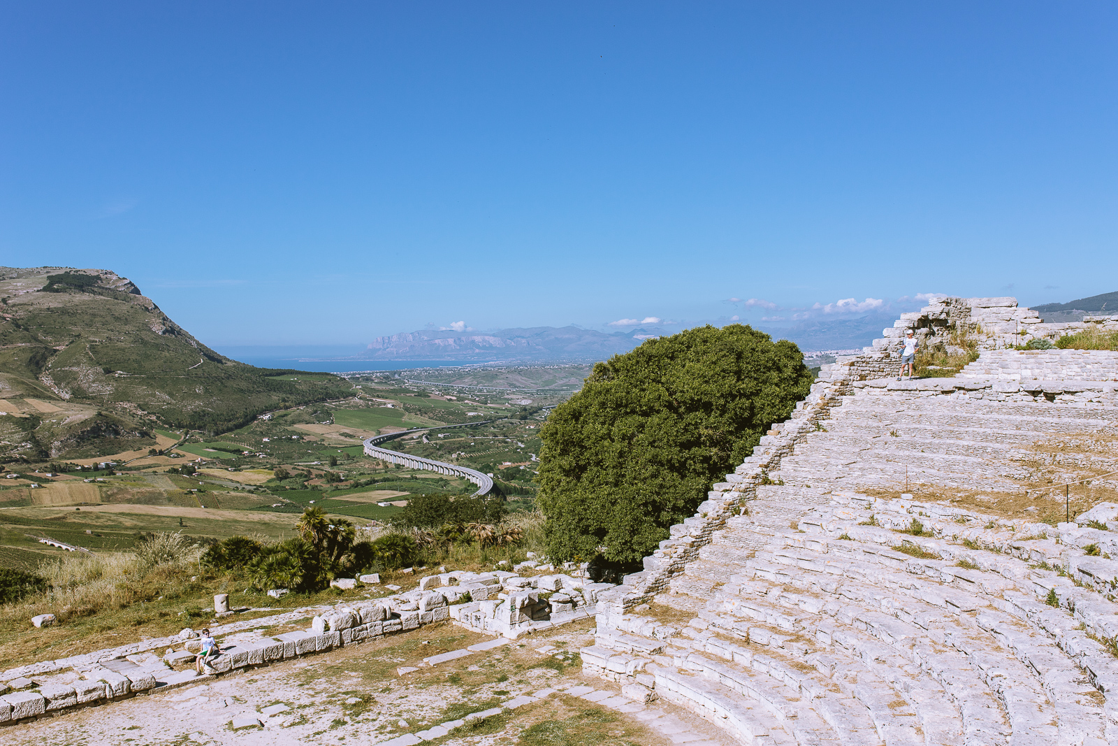 Amfiteatr w Segeście z widokiem na morze